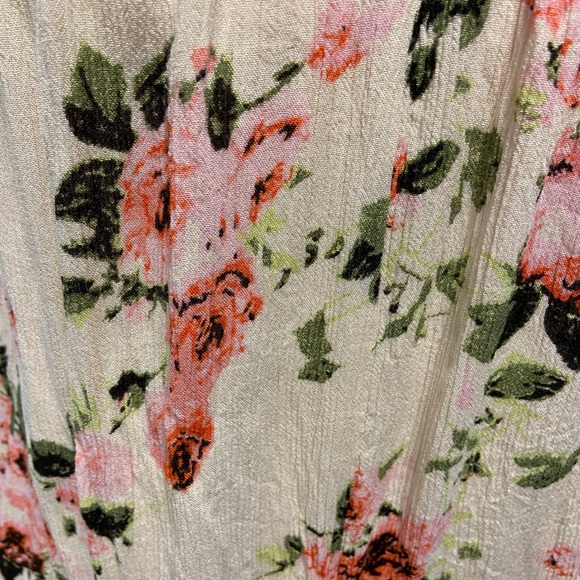 2/$20 VENUS Pretty Lace and Flowy sleeveless, size S - Picture 5 of 6